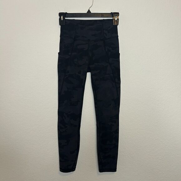 Lululemon Time To Sweat Crop Incognito Camo Sz 2 - Picture 1 of 9
